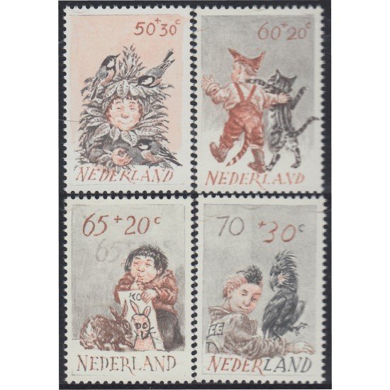 Holanda 1193/96 1982 El niño y los animales MNH