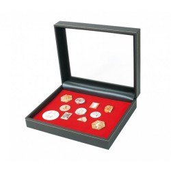 Lindner 2369-2417E Estuche Nera Varius Plus con inserto rojo claro para alfileres, medallas y emblemas Lindner 2369-2417E Estuche Nera Varius Plus con inserto rojo claro para alfileres, medallas y emblemas