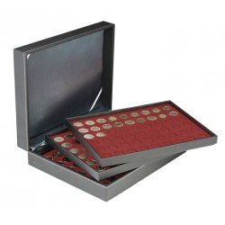 Lindner 2365-2754E Estuche para monedas NERA XL con 3 tableros y plantillas para monedas en color rojo oscuro para 162 monedas con un diámetro de 25,75 mm Lindner 2365-2754E Estuche para monedas NERA XL con 3 tableros y plantillas para monedas en color rojo oscuro para 162 monedas con un diámetro de 25,75 mm