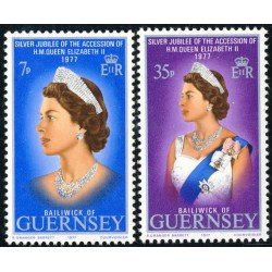 VAR1/S Guernesey  Nº 140/41   1977  25º Aniv. de la coronación de Isabel II Lujo