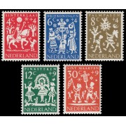 Holanda  Netherlands 740/44 1961 Sobretasa en beneficio de la infancia necesitada MNH