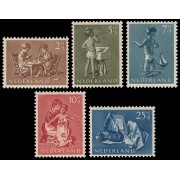 Holanda Netherlands 626/30 1954 En beneficio de obras para la infancia MH