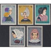 Holanda Netherlands 728/32 1960 Obras por la infancia Sombreros, tocados de los pueblos de la región de Ijsselmer MNH