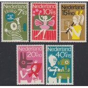Holanda  Netherlands 804/08 - 1964 Por los niños desheredados y enfermos Ilustraciones infantiles Lujo