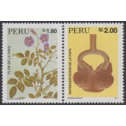 Perú 1044/45 1995 Cerámica Mochica representación de la Papa MNH
