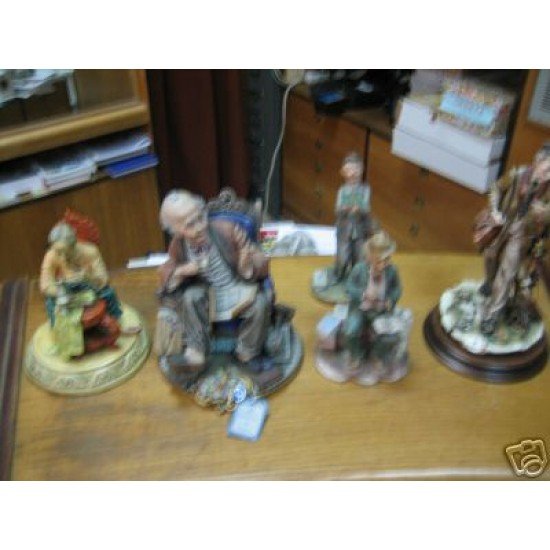 <div><strong>Colección 31 figuras motivos filatélicos Capodimonte<br
/>
</strong></div>
